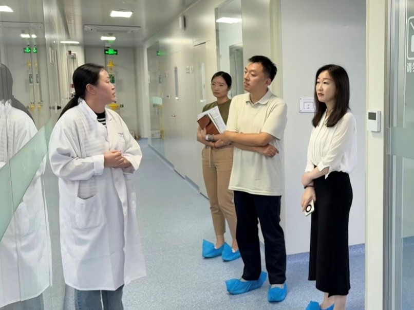 张江镇领导调研2.1.jpg